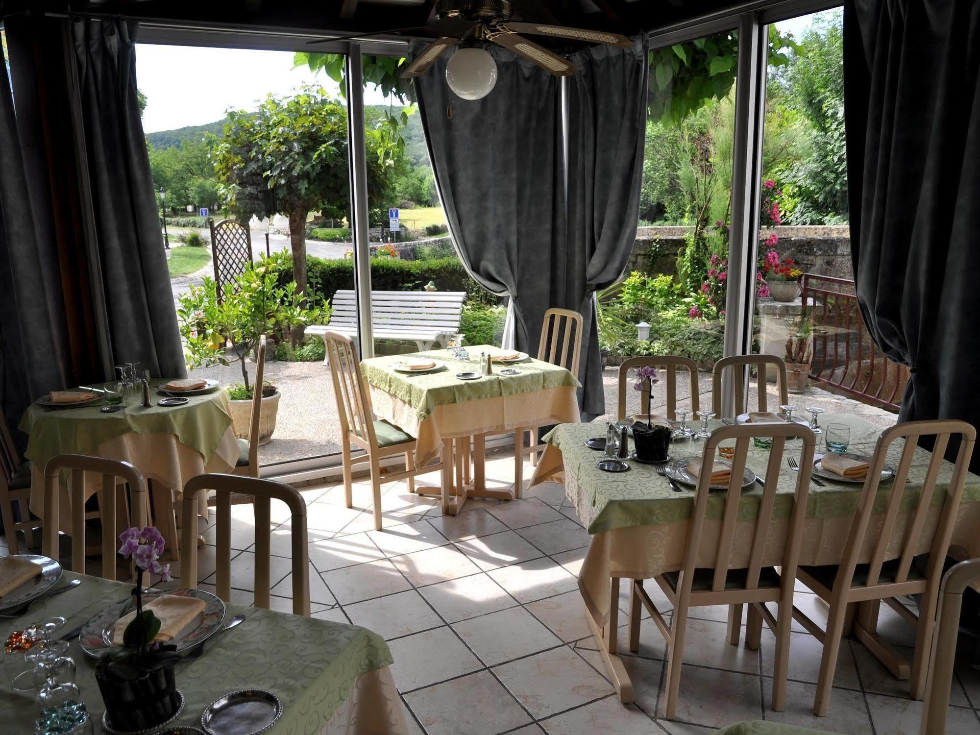 Logis Hotels - Auberge De L'Ile - Hotel 3 Etoiles Et Restaurant Creysse  Exteriér fotografie